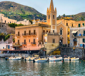 Noleggio Barche e Gommoni Isole Eolie - Portorosa in Barca