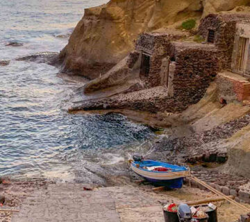 Noleggio Barche e Gommoni Isole Eolie - Portorosa in Barca